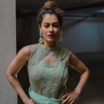 Payal Rohatgi Instagram - हम सबको पता है कि कैसे Rahul Gandhi के Twitter account को block कर दिया गया है और यह इसलिए हुआ है क्योंकि उन्होंने delhi के अंदर ९ साल की जो बच्ची की मृत्यु हुई उसके परिवार के साथ एक photo share करी थी। यह भी अभी पता चला है के congress के बाक़ी नेताओं का भी Twitter account block कर दिया गया है क्योंकि वो भी इस मुद्दे पर अपनी आवाज़ रख रहे थे।अब Twitter का ये कहना है कि उन्होंने यह क़दम इसलिए उठाया क्योंकि भारतीय क़ानून के अनुसार कोई भी बलात्कार ke victim या उनके परिवार की photo नहीं share कर सकते हैं social media platform पर।इसलिए उन्होंने उस क़ानून के आधार पर Rahul gandhi और बाक़ी congress नेताओं का account lock किया।अच्छी बात है कि Twitter भारतीय क़ानून को मानने लगा है क्योंकि Twitter के ऊपर आरोप था और Twitter कर भी ऐसी हरकतें था जो देश के ख़िलाफ़ थी, भारत के ख़िलाफ़ थी। परंतु Twitter से ये आग्रह है कि दोगलापन न दिखाएं क्योंकि National Commission for Schedule Caste ने भी वैसे ही फोटोग्राफ share करी जैसे कि Rahul Gandhi ने share करी और उनके account को block नहीं किया गया।साथ में पिछले सालों में बोहोत सारे accounts ने rape victim और उनके परिवार की फोटोग्राफ share करी होगी जैसे Nirbhaya की माता श्री की फ़ोटो बहुत सारे accounts ने करी है।तो उन सब accounts को lock कर दिया जाए और उनको बोला जाए कि उनको unlock तभी किया जाएगा जब वो फ़ोटोग्राफ़ निकालेंगे क्योंकि क़ानून का पालन Twitter ने अभी से शुरू किया है मगर ये क़ानून तो पहले से ही लागू है भारत में। देखते हैं कि Twitter क्या करता है क्योंकि Twitter को भारत में रहना है ये तो स्पष्ट है क्योंकि वो भारत के क़ानून के अनुसार अमल कर रहा है उनके office पर raid पढ़ने के बाद 😉 मेरे account को भी Twitter में कोई कारण दिए बिना suspend कर दिया था। अच्छी बात है कि Rahul Gandhi के account को lock करते समय उन्होंने कारण दिया। Shashi Tharoor जो congress के नेता है उन्होंने कहा कि Twitter को अपने automatic lock और suspend कि प्रतिक्रिया को check करना चाहिए।मुझे नहीं पता मेरे Twitter के साथ automatic suspension हुआ कि manual suspension क्योंकि manual suspension करने के लिए कोई सरकारी agency से complaint के कागज़ात गए होंगे। #payalrohatgi