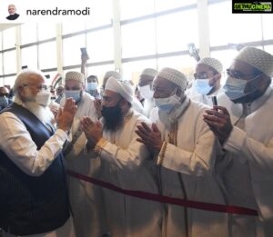 Payal Rohatgi Instagram - Shri Narendra Modi ji can I ask you why are you not shaving your beard ? As Hindus shave regularly. Sadhus and Maulvi keep beard which is fine. But then why do we associate beard with Muslims & Sikhs only ?? Perception ? Its been more than ONE year since u have shaved. So just confused 🤷‍♀️ as all the other politicians are shaving their beard if corona is the reason. Sorry to ask a PERSONAL question to you 😢 Is it allowed ? - Payal Rohatgi #payalrohatgi Posted @withregram • @narendramodi Glimpses from some of the interactions in #Dhaka, with people from all walks of life.