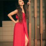 Payal Rohatgi Instagram - भारत की बेटियाँ जहाँ Olympic में medal जीत रही है वहीं पर delhi के अंदर एक ९ साल की बच्ची की हत्या हुई।सुनने में आया है कि उसकी हत्या के पहले उसका बलात्कार हुआ और उसके शव को जला दिया गया परिवार को बताया भी नहीं। बच्ची के माता पिता को आप रोते हुए देख सकते हैं। बेटी कि मृत्यु पर बोहोत सारी कहानियां सुनने को आ रही है कि कैसे उसका उसको electric shock लग गया था जिसकी vajah से उसकी मृत्यु हो गई परंतु अभी तक मैं समझ नहीं पा रहा कि अगर उसे electric shock भी लगा था तो उसके शरीर को जलाने का हक़ किसने इस इंसान को दिया जिसने यह किया ?? कार्रवाई हो इस पर और सच पता चले। निराशा जनक है यह हादसा क्यूँकि आज भी भारत के अंदर यह भारत की बेटी के साथ हुआ। किसने किया नहीं पता परंतु जिसने किया उसे भगवान सजा देगा। #payalrohatgi