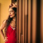 Payal Rohatgi Instagram - केंद्र सरकार का एक फ़ैसला मैंने पढ़ा। फ़ैसला ये कहता है की reservations देनी चाहिए एक छात्र को जो अगर पिछड़े वर्ग से हैं Dr. बनने के लिए और ये जो फ़ैसला है केन्द्रीय सरकार ने लिया है। इस फ़ैसले से मैं काफ़ी नाख़ुश हूँ क्योंकि एक डॉक्टर merit के अनुसार बनना चाहिए ना कि reservation के अनुसार। डॉक्टर लोगों की जान बचाते हैं और उनकी तुलना भगवान से होती है। उसी तरह से एक डॉक्टर ज़िम्मेदार है अपनी लापरवाही के लिए और अगर ये लापरवाही उसके कम ज्ञान की वजह से है तो ये बहुत ज़्यादा शर्मनाक बात है। मैं reservation के ख़िलाफ़ हूँ। #payalrohatgi #SayNoToReservations
