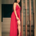 Payal Rohatgi Instagram – Information Technology Act यानी IT Act का ग़लत इस्तेमाल किया जा रहा है Bharat के अंदर लोगों की ज़ुबान पर ताला लगाने के लिए। ये Act का इस्तेमाल किया गया दो बार मुझे arrest करने के लिए। 

Bundi मैं जब मुझे arrest किया गया तब मैं Motilal Nehru के ऊपर videos बना रही थी और M.O. Mathai की किताब ban थी इसलिए ये Act मेरे ऊपर लगाया गया। 

Ahmedabad में मेरे को arrest किया गया IT Act Section 67 के तहत जहाँ पे मेरे दो mobile को ज़ब्त कर दिया गया और मैं जो videos बना रही थी arrest के पहले RTI information के आधार पर वो information के ऊपर मैं आगे बात नहीं करूँ ये करने का प्रयास किया गया। 

तो दोनों बार IT act का इस्तेमाल किया गया मुझे चुप करने के लिए। Bharat का संविधान अभिव्यक्ति की आज़ादी देता है भारतीय नागरिकों और वो संविधान की अभिव्यक्ति की आज़ादी को challenge करता है ये IT Act जो लगाकर कुछ police वाले लोगों को arrest करते हैं ऊपर के orders से। 

Raj Kundra पर IT Act लगाया गया है। अब उनके ऊपर IT Act के क्या sections लगाए गए ये तो उनका वकील जानेग़ा बेहतर परंतु उनके ऊपर आरोप है कि वो porn film बनाते थे जो उन्होंने इनकार किया है।Information Technology Act किसी पर भी लगाया जाता है और कोई भी लगाकर सामने वाले के साथ अपनी निजी मतभेद settle कर सकता है। 

इस IT Act के ऊपर डिबेट होनी चाहिए,  discussion होनी चाहिए क्योंकि Bharat जैसे लोकतंत्र में अगर freedom of speech को निशाना बनाया जाता है IT Act द्वारा तो ये ग़लत है। #payalrohatgi