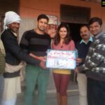 Payal Rohatgi Instagram - हम देख रहे क्या कैसे right wing activist Farhan Akhtar की film तूफ़ान के बारे में ग़लत लिख रहे हैं क्योंकि उनके अनुसार ये film LoveJihad का प्रचार करती है। इस film के अंदर जो काम करने वाले अभिनेता है वो BJP के नेता Paresh Rawal जी है। अब BJP की दूसरी नेता Hema Malini जी की बेटी फ़िल्म में दिखाई दी जा रही है जो web series है और इसमें वो भी दूसरे मुस्लिम धर्म का प्रचार करती हुई दिखाई दी जा रही है। फिर वो film को निशाना क्यों नहीं बना रहे right wing activist ?? मैं अपना stand बदल रही हूँ कि Bharat के अंदर हमें आज़ादी है कुछ भी बनाने की, हमें आज़ादी है वो चीज़ को देखने की या ना देखने की इसलिए अगर आप Farhan Akhtar की फ़िल्म को निशाना बना रहे हैं ये कहकर कि वो LoveJihad का प्रचार करता है तो फिर आप Hema Malini की beti ke film को निशाना क्यों नहीं बना रहे ? #payalrohatgi