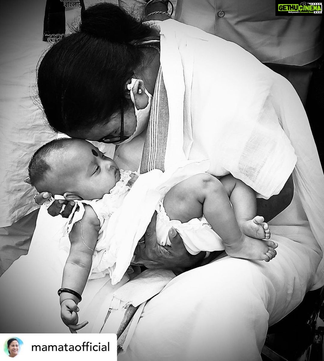 Payal Rohatgi Instagram - Mamta ji you are a strong woman đ Maybe I misunderstood đ #payalrohatgi Posted @withregram âĸ @mamataofficial âāĻ āĻŦāĻŋāĻļā§āĻŦāĻā§ āĻ-āĻļāĻŋāĻļā§āϰ āĻŦāĻžāϏāϝā§āĻā§āϝ āĻâāϰ⧠āϝāĻžāĻŦ āĻāĻŽāĻŋ- āύāĻŦāĻāĻžāϤāĻā§āϰ āĻāĻžāĻā§ āĻ āĻāĻŽāĻžāϰ āĻĻā§ā§ āĻ
āĻā§āĻā§āĻāĻžāϰāĨ¤â āĻāĻ āĻļāĻŋāĻļā§āĻā§ āĻŦā§āĻā§ āĻāĻāϞ⧠āϰāĻžāĻāĻžāϰ āĻĻāĻžā§āĻŋāϤā§āĻŦ āĻāĻŽāĻžāϰ, āĻĻāĻžā§āĻŋāϤā§āĻŦ āϏāĻžāϰāĻž āĻŦāĻžāĻāϞāĻžāϰāĨ¤