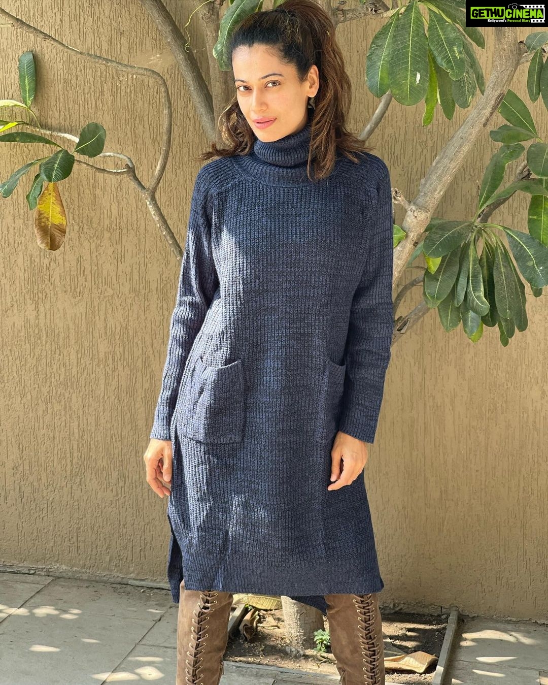 Payal Rohatgi Instagram - Sidharth जो एक बहुत ही अच्छे अभिनेता है उनका एक tweet देखा जहाँ पर वो Saina Nehwal को निशाना बना रहे हैं । Saina ने अपने विचार प्रकट किए social media पर जब प्रधानमंत्री Modi जी की सुरक्षा का मामला punjab की एक rally में पूरी दुनिया के सामने आया। अब इस मामले को Sidharth ने जिस प्रकार से deal किया वो काफ़ी chauvinist लगा। शायद यही उनका रवैया रहा होगा ज़िंदगी ke अंदर जिसकी vajah से बहुत अच्छी अच्छी लड़कियों ke साथ इनके jo संबंध थे वो बरकरार नहीं रहे क्योंकि शायद इनकी सोच chauvinist थी। #payalrohatgi