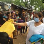 Payal Rohatgi Instagram - Bharat की बच्चे Bharat का भविष्य हैं परंतु आज भी Bharat के बच्चों का इस्तेमाल किया जाता है उनके biological माता पिता द्वारा अपना निजी फ़ायदा निकालने में।ग़रीब बच्चे आज भी रास्तों पर भीख माँगते हुए दिखाई दिए जाते हैं और उनके माता पिता उनसे ये करवाते हैं क्योंकि बच्चों द्वारा वो तो पैसे कमा कर अपना दो समय का खाना खाना चाहते हैं। इनमें से कुछ माँ-बाप काम कर सकते हैं परंतु उन्हें काम नहीं करना और बच्चों का इस्तेमाल करते हैं पैसे कमाने के लिए और वो उनसे ख़ुद भीख मंगवाते हैं। दूसरी ओर आप देखते हैं कि किस प्रकार से middle class परिवार या अमीर परिवार भी अपने बच्चों का इस्तेमाल करता है कभी कबार निजी रंजिश कोई दूसरे व्यक्ति के साथ settle करने के लिए, POSCO act लगाने के लिए या और कुछ करके जिस प्रकार से उनकी निजी रंजिश में उन्हें फ़ायदा हो। कुछ बच्चों को बचपन से दूसरे धर्म के ख़िलाफ़ किया जाता है कि वो बच्चे बचपन में suicide bombers बन जाने के लिए तैयार हो जाते हैं या बड़े होकर suicide bombers बन जाते हैं। CAA protests मैं छोटे बच्चों का इस्तेमाल किया गया Modi जी के ख़िलाफ़ नफ़रत फैलाने में ये कहकर कि इन बच्चों को इस देश से निकालने का agenda है CAA क़ानून।इन बच्चों को ये ख़बर उनके माँ बाप ने दी ? या उनके माँ बाप के दोस्तों ने दी ? जो उम्र में बड़े थे तो इस प्रकार से बच्चों का इस्तेमाल करना उनके दिमाग़ में नफ़रत डालना और नफ़रत के भिज को पनपते देख ना बोहोत ही नासमझी है माँ- बाप द्वारा। भगवान ऐसे माँ-बाप को सधबुद्धि दे 🙏 #payalrohatgi @sscfindia