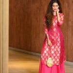 Payal Rohatgi Instagram - Aamir Khan तलाक़ दे रहे हैं अपनी दूसरी बीवी Kiran Rao को और उसके बारे में हम सब को पता है अभी। Aamir Khan ने अपनी पहली बीवी को तलाक़ दिया था 15 वर्ष पहले जब उन्होंने Kiran Rao के साथ शादी करी थी। अब ये सुनकर बहुत निराशा हुई कि कैसे एक पढ़ा लिखा मुसलमान हिंदू लड़कियों के साथ निकाह करता है और फिर उसको तलाक़ दे देता है। ये पढ़ा लिखा मुसलमान Bharat का superstar है। जो पढ़े लिखे नहीं होते और मदरसों से अपनी सूझ-बूझ इकट्ठा करके मौलवी के कहने पर एक सोच द्वारा हिंदू लड़कियों को निशाना बनाकर उनसे निकाह कर उन्हें गर्भवती बनाकर उन्हें फिर छोड़ देते हैं पैसों के लालच में उनके बारे में तो हमने सुना था परंतु इस प्रकार से पढ़े लिखे bollywood से जुड़े हुए नामचीन लोग अगर ये कर रहे हैं Love Jihad के नाम पर तो ये बहुत ज़्यादा ग़लत है। इसके bare में हम Bharat के हिन्दुओं को सोचना पड़ेगा और अपनी behan बेटियों को ऐसे दलदल में फँसने से बचाना होगा। #payalrohatgi