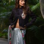 Payal Rohatgi Instagram - Nusrat Jahan काफ़ी प्रचलित हो गईं पिछले से पिछले साल जब वो एक hindu आदमी के साथ shaadi करके अपने shaadi के तस्वीर को सभी जगह PR activity द्वारा भेज रही थी। वो TMC से MP बनकर parliament में सिंदूर, बिंदी, चुड्डा लगाकर उसने अपनी जो छवि बनायी वो छवि को सभी लोगों ने सराहा परंतु आज वो ही Nusrat अपने hindu पति के साथ हुई shaadi को illegal कह रही है क्योंकि वो shaadi Turkey में हुई थी और वो shaadi को bharatiya क़ानून दुबारा Legal नहीं बनाया गया। मुझे तो आश्चर्य ऐसा हुआ कि कैसे पढ़े लिखे लोगों को भी इस बात के बारे में पता नहीं था और उसकी shaadi को देखकर कुछ ओर ही समझा जब कि सच तो यह निकाला। #payalrohatgi