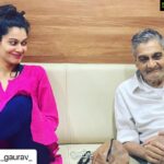 Payal Rohatgi Instagram - यहाँ पर बात यह हो रही है क्योंकि मेरी building के अंदर बहुत सारे लोग खफ़ा है कि मैंने police को बुलाया third floor की leaking का मुद्दा सुलझाने के लिए। उनको लगता है कि Payal ने ग़लत किया तो उनको मैं सिर्फ़ इतना ही कहना चाहती हूँ कि आप लोग जिस प्रकार से मुझे बेइज़्ज़त करते हुए आ रहे हैं शुरुआत से अभी तक और अब आपका manager भी मुझसे सही तरीक़े से बात नहीं करेगा तो फिर मैं police ही बुलाऊँगी हर मामले के लिए जो मामला सुलझ नहीं रहा है क्योंकि third floor के मुद्दे के leaking का मामला सुलझाना था क्योंकि उस से पानी गिर कर short circuit हो सकता था जिससे बहुत सारे logon को नुक़सान हो सकता था। अब इतना ही कहना है कि society के अंदर AGM जो होने वाली है 20 June को उस में chairman ke अनुसार मुद्दे डिस्कस होंगे तो आपने chairman को डिक्टेटर का ओहदा ऐसे ही दे दिया है। मैं वो AGM attend ज़रूर करूँगी मगर मुझे पता नहीं उस AGM में मुझे बोलने का मौक़ा दिया जाएगा कि नहीं क्योंकि मुझे society वालों का एक अजेंडा पता चल चुका है और जिस प्रकार से मेरी बेइज़्ज़ती हो रही है। मुझे यह कहना हे कि फिर से किसी ने भी मुझसे ग़लत तरीक़े से बात करी तो मैं उसकी recording करके police को फिर से बुलाऊँगी और restraining order लूँगी उन सब पुरुषों के ख़िलाफ़ जिनको मेरे साथ बात करने की तमीज़ नहीं है। सबको यह याद रखनी चाहिए कि हर मुद्दे पर police आएगी जब तक committee के लोगों में तमीज़ नहीं आएगी🙏 #payalrohatgi #Repost @_gaurav_ with @make_repost ・・・ Same genes. Like father like daughter 😂😜 @payalrohatgi