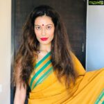 Payal Rohatgi Instagram - हम सब को पता है कि covid महामारी बहुत ज़्यादा भयानक घड़ी थी जब लोगों ने अपने क़रीबी लोगों को खोया।अगर covid महामारी में किसी ने भी कोई ग़ैर क़ानूनी काम किया जैसे oxygen concentrators को छुपाना तो ये ग़लत है और इस महामारी का उपयोग करना पैसा कमाने के लिए उससे भी ज़्यादा ग़लत है। इंफॉर्मेशन ये है कि BJP के Gautam Gambhir की foundation में ग़ैर क़ानूनी तरीक़े से कोई दवाई Fabiflu को रखा गया और इसके ऊपर कार्यवाही हो रही है जैसे AAP ke नेता ऊपर कार्यवाही हो रही है same charges के आधार पर। ये मैंने देखा है कि किस प्रकार से Chidambaram ने कहा कि Rahul Gandhi ने vaccine की Procurement का मुद्दा states को नहीं देने को कहाँ था और वो चाहते थे कि Centre सारी vaccine को procure करे परन्तु BJP के Amit Malviya ने कहा कि यह ग़लत है और उन्होंने कागज़ share किया जहाँ पर वो Rahul Gandhi का लेटर दिखाते हैं। अब कौन सच बोल रहा है तो समय बताएगा परंतु जिन लोगों ने महामारी का इस्तेमाल किया पैसा ग़ैरकानूनी तौर से कमाने के लिए उसे सजा मिलेगी।