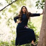 Payal Rohatgi Instagram - आज हमारी society के अंदर दूसरी lift बंद हो गयी तो मैंने police का control number १०० दबाया क्योंकि मुझे नहीं पता कि क्या हो रहा है। एक lift बंद है क्योंकि water leakage हो रहा है तीसरे माले पर और दूसरी lift बंद हुई तब मैंने १०० number दबाएँ क्योंकि manager के साथ मेरे कोई संपर्क नहीं है और committee member से में बातचीत नहीं करती हूँ। 15 minute में police की गाड़ी आयी और एक police अफ़सर ने manager को बुलाकर chairman को बुलाने की बात करी क्योंकि तीसरे माले में leakage हो रही है जो सभी को पता है और अगर उसे short circuit होता है तो कौन ज़िम्मेदार होगा हमारी सुरक्षा के बारे में जब lift भी नहीं चल रही है और मेरे पिता जी काफ़ी बुजुर्ग है ?? Treasurer आया हम से बातचीत करने के लिए और उन्होंने तीसरे माले पे आकर leakage देखने के बाद हमारे चौथे माले पर आकर leakage देखी police अफ़सर के साथ। Ganesh housing से भी लोग आए हुए थे परंतु ये लोग एक विचार से सहमती नहीं कर रहे थे जहाँ पर मेरे पिता जी कह रहे थे कि हमारे दिवार में जहाँ से पानी leak हो रहा है वहाँ पर आप Dye डाले और वो Dye का पानी अगर नीचे आ रहा है तो leakage हमारे यहाँ से ही नीचे हो रही है जो 1 सही बात है।उनकी समझ में नहीं आया क्यूँकि उसी समय एक ओर सदस्य नीचे उतरा जो मेरे पार इल्ज़ाम लगा चुका था कि मैं झूटे आरोप लगाती हूँ दूसरे committee member के ऊपर जब वो दूसरा committee member A block wala मेरे नौकर के ऊपर चिल्ला रहा था जिसकी वजह से यह लड़ाई सारी शुरू हुई। Treasurer कुछ कह रहा था और उसी समय मुझे कुछ कहना था मगर इस व्यक्ति ने मुझे चुप रहने को कहा तो मैंने कहा कि अपने घर कि औरतों से ऐसे बात करना मुझसे नहीं। अब यह लोग अपना stand कैसे बदलते हैं उसका उदाहरण देती हूँ जब treasurer कहता है कि आप को इसका पैसा शायद खुद भरना होगा तब में कहती हूँ इसलिए तो काग़ज़ात sign करवाए क्यूँकि आप बोलते कुछ हैं और करते कुछ ओर है। यह हैं इनकी way of working जिस पर मुझे इसलिए विश्वास नहीं क्यूँकि १ लाख रुपया यह लेकर बैठे हैं और अब मुझसे expenses कि बात कर रहे हैं🙏 #payalrohatgi