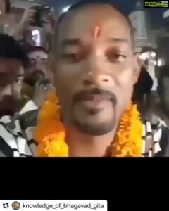 Payal Rohatgi Instagram - #Repost @knowledge_of_bhagavad_gita with @make_repost ・・・ Hollywood star Will Smith takes part in Ganga aarti at Haridwar. ----------------------------------------------- @willsmith ----------------------------------------------- Har Har Gange 🙏🕉🚩 ----------------------------------------------- Har Har Mahadev 🙏🕉🚩 ----------------------------------------------- Please chant Hare Kṛṣṇa, mahā-mantra:- 