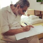 Payal Rohatgi Instagram - हमारी society के अंदर काफ़ी दिनों से third floor पर शायद leaking हो रही थी मगर किसी को भी इस बात के लिए मुझसे सम्पर्क नहीं करना था क्योंकि शायद इनको मुझसे बात नहीं करनी है। तो ऐसे बेवकूफ़ लोगों को मैं सिर्फ़ इतना ही कहना चाहती हूँ कि अपने अहंकार की वजह से ये पूरी की पूरी building में आग लगा सकते हैं short circuit करवाकर। अब ये video मेरे संपर्क में कल आया क्यूँ की third floor के owners में अपने बेटे को भेजो हमारे घर पर इस मुद्दे को बताने के लिए। वैसे भी 3 - 4 दिन से manager मेरे संपर्क में आया था क्यूँकि वो मेरी माता जी और नौकर को फ़ोन करके हमारे servant bathroom कि checking करवाना चाहता था।मैंने वो तो सब काम करवाने दिया परंतु उसके बाद कल वो मेरे घर में entry करना चाहते थे और chairman, secretary किसी का कोई संपर्क नहीं है हमारे साथ तो काफ़ी बेवक़ूफ़ी होगी कि कोई काग़ज़ात पर पूरी बात लिखे बिना हम अपना घर तोड़ने दे क्यूँकि बात चित बंध है सब के साथ। आज काग़ज़ आया chairman कि तरफ़ से तो हमने भी अपने विचार लिखे हैं और काम चालू करने कि अनुमति दी है।मगर एक बात तो पक्की है यह लोग अपने अहंकार में ऐसे मुद्दे पर भी मुझसे बात नहीं करना चाहते थे 🤪 #payalrohatgi #sundarvanepitome #byelaws