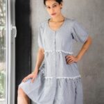 Payal Rohatgi Instagram - यहाँ पे मैं बात करने वाली हूँ कि एक हिंदू लड़की जो भारतीय नागरिक थी वो तीन महीने पहले Ahmedabad से Bhopal जा रही Somnath Express train से और वो ग़ायब हो गई और तीन दिन बाद उसकी लाश मिली रेलवे track के ऊपर से। उसके देहान्त के ऊपर police ने FIR भी दर्ज नहीं करी और ये trend मैंने देखा Twitter के ऊपर तब जाकर मैंने इसके ऊपर इंफॉर्मेशन निकाली।बोहोत ज़्यादा शर्मनाक है कि police ने Supriyo की मौत के ऊपर अभी तक कोई छानबीन नहीं करी, कोई FIR दर्ज नहीं किया। जब तक mainstream media मौत के ऊपर TRP wala अजेंडा नहीं चलाती तब तक police भी उस मौत की तहक़ीक़ात नहीं करती है जो बोहोत ज़्यादा ग़लत है। दूसरी ओर आवाज़ उठानी है Faizal के मौत के ऊपर। Faisal Aslam का देहांत हुआ UP के अंदर।उसके भाई का कहना है कि police के मार से ही उसके भाई की मृत्यु हुई जो लॉकडाउन में सब्ज़ी बेच रहा था।Police ने कहा कि उसकी तबियत ख़राब हो गयी इसलिए उसे अस्पताल ले जाया गया।अब सच क्या है ये तो समय बताएगा मगर Faisal Aslam जो एक भारतीय मुसलमान था उसकी मौत के ऊपर तहक़ीक़ात होनी चाहिए और गुनहगारों को सजा मिलनी चाहिए चाहे वो police अफ़सर ही क्यों न हो।