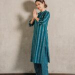 Payal Rohatgi Instagram - Sonu Sood से मैं कोई नफ़रत नहीं करती हूँ। ये मैं इसलिए यह कह रही हूँ क्योंकि बहुत सारे लोग जानते हैं कि मैं Kangana की सोच के साथ ज़्यादातर समर्थन करती हूँ मगर यहाँ पर Sonu Sood जो कोविड महामारी में एक मसीहा का रूप धारण कर चुके हैं उनके बहुत सारे tweets हैं जहाँ पर वो लोगों की मदद करते हुए दिखाई दिए गए हैं। मगर उन सब tweets को सरकारी संगठन कह रही है कि वो ग़लत ख़बर है इसलिए उनके foundation की तहक़ीक़ात हो और वो सोच के साथ मैं खड़ी हूँ। परंतु आज मैंने उनका एक tweet देखा जहाँ पर वो सवाल खड़ा कर रहे थे कि क्यूँ सारे doctors वो ही injection लोगों को लेने के लिए कहते हैं जो injection market में available नहीं है ??? ये उनका सवाल सही है क्योंकि जो चीज़ सही है सही है।Market के अंदर जब वो injection नहीं, hospital में भी नहीं मिल रहीं तो फिर आम आदमी कहाँ से ही वो injection ख़रीदे ??? अब इस tweet के ऊपर मैं उनका समर्थन करती हूँ ये दर्शाता है Sonu sood से कोई निजी दुश्मनी नहीं रखती जब उनकी सोच से मैं असहमति रखती हूँ तो समर्थन देती हूँ जब मैं उनकी सोच से सहमति रखती तो हूँ तो समर्थन देती हूँ 🙏 #PayalRohatgi