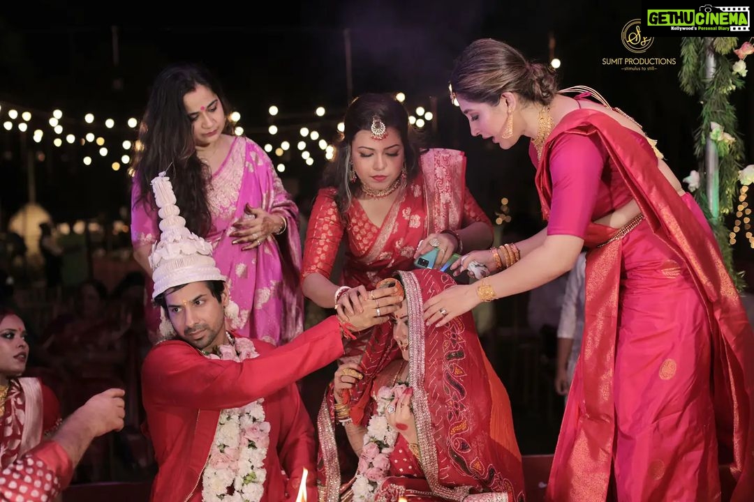 Pooja Bose Instagram - Moment... Shaadi tujhise ho meri chahe shaadi ke din marr jauuu @kunalrverma Thanks again for this moment @sumit.productions