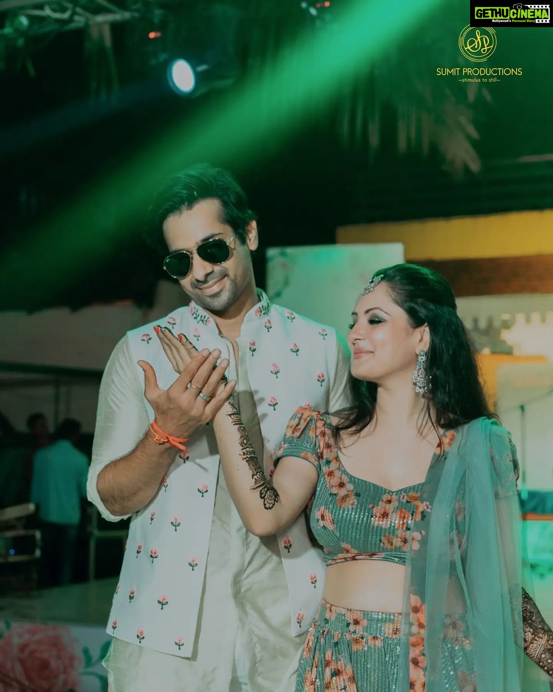 Pooja Bose Instagram - Few pics from my mehendi, when the only time I was twinning with my baby and a big thank you to @the_adhya_designer for making it possible. Loved the color and the floral print u chose for us. We 3 are wearing @the_adhya_designer Hair by @hairbymousami Pic credit @sumit.productions