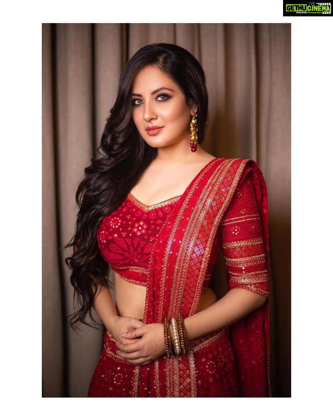 Pooja Bose Instagram - @banerjeepuja ❤️❤️ @shaanvis_7 @rudra_saha_official @priyambaksi_photography @priyanka_paul_pro_makeupartist @abinashbhowmick_official #pujabanerjee #pujabanerjeewedding #poojabanerjee #serial #bollywood #tollywood #kolkata #weddinglehenga #loveforlove #bridal