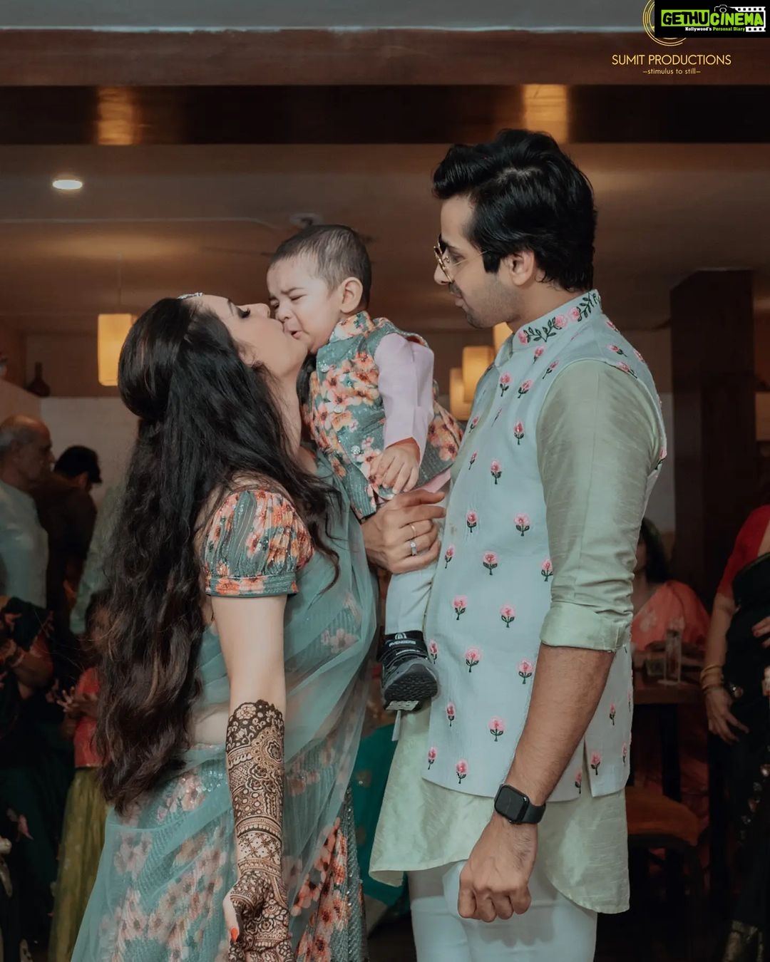Pooja Bose Instagram - Few pics from my mehendi, when the only time I was twinning with my baby and a big thank you to @the_adhya_designer for making it possible. Loved the color and the floral print u chose for us. We 3 are wearing @the_adhya_designer Hair by @hairbymousami Pic credit @sumit.productions
