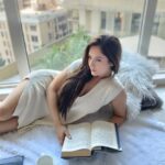 Pooja Bose Instagram - My birthday month starts🎁🎁 Gifts accepting now Makeup @urzaan_mua Hair @reenapatel7078 📸 @akshay_26 Location courtesy @mrinal.bhalla @payalb86 the bhallas💋❤️