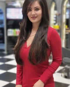 Pooja Bose Instagram - When u do ur hair b4 leaving the salon u should take few pics cos as u step out hair goes back to what it was😂😂