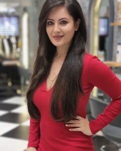 Pooja Bose Instagram - When u do ur hair b4 leaving the salon u should take few pics cos as u step out hair goes back to what it was😂😂