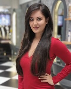 Pooja Bose Instagram - When u do ur hair b4 leaving the salon u should take few pics cos as u step out hair goes back to what it was😂😂