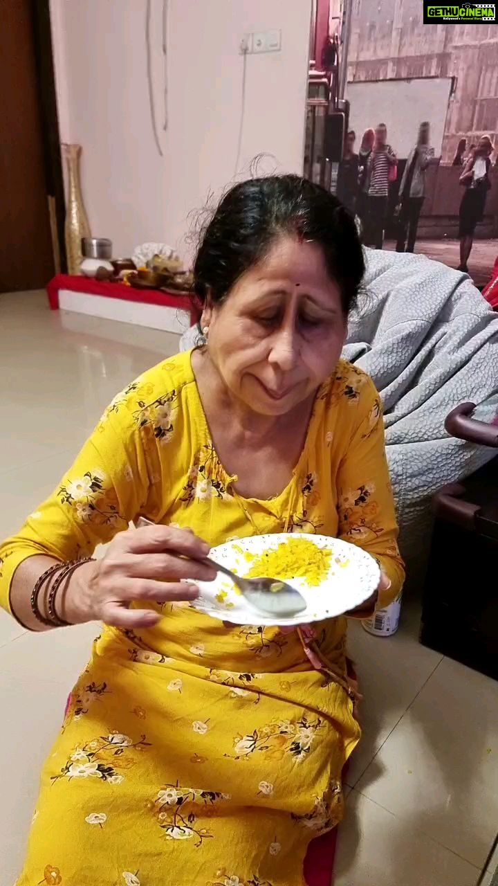 Pooja Bose Instagram - That's my cutipie mummaaa @ramabanerjee1