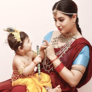Pooja Bose Instagram - Mai aur mera natkhat kanhaiyaa
Shubh janmashtami aap sabhi ko🙏🙏
@kunalrverma 
Pic credit @bbhupi25
