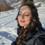 Pooja Bose Instagram – My 1st shoot in snow
Will be remembered as the most difficult yet memorable one
#kashmir Kashmir Paradise on Earth