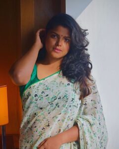 Pooja Devariya Instagram - 🙂
🙃

@irst_photography @instapusher