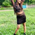 Pooja Jhaveri Instagram - Random onset dancing be like…. 😂 . . . #thisiswhatidoonset 😂 #dance #dancevideos #kehtahaipalpal #trending #trendingreels #trendingvideos
