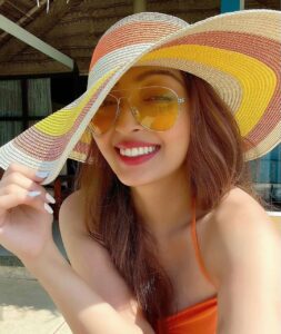Pooja Salvi Instagram - HAT allow you to make a statement without saying a word👒 . . . . . . #hat #loveforhats #selfietime #goadiaries #goa2020