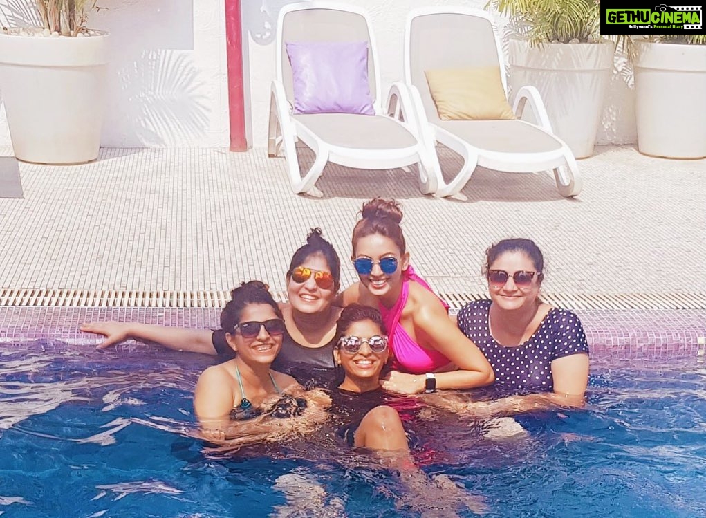 Pooja Salvi Instagram - With my girls 💞🌊🏊🏻♀️👙👓 The Park Calangute Goa