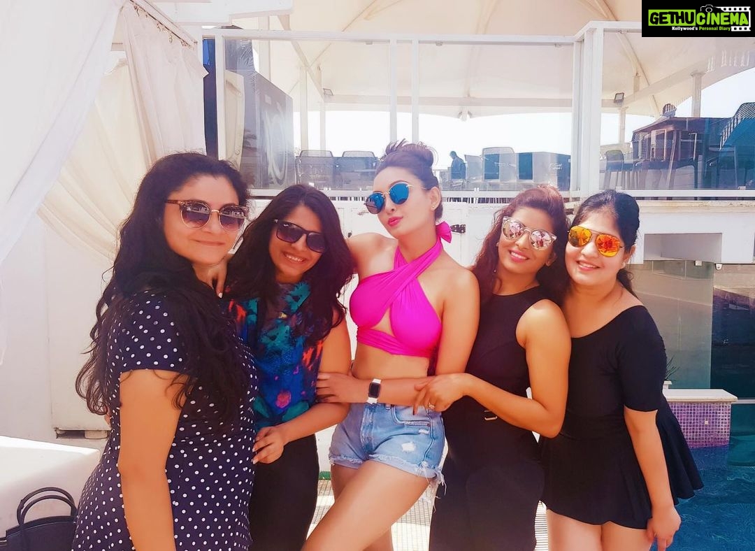 Pooja Salvi Instagram - With my girls 💞🌊🏊🏻♀️👙👓 The Park Calangute Goa