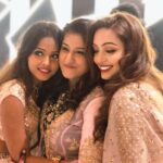 Pooja Salvi Instagram - #famjam #sangeetnight #krishwedsneha
