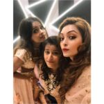 Pooja Salvi Instagram - #famjam #sangeetnight #krishwedsneha