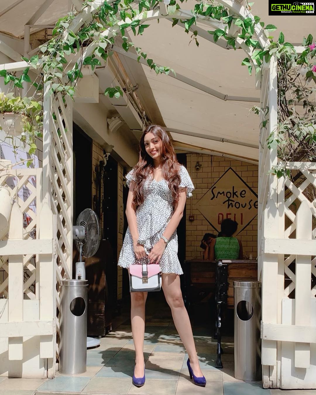 Pooja Salvi Instagram - Hi weekend😊🤗 #lunchwithmygirls #fridayvibes #fununlimited Smoke House Deli