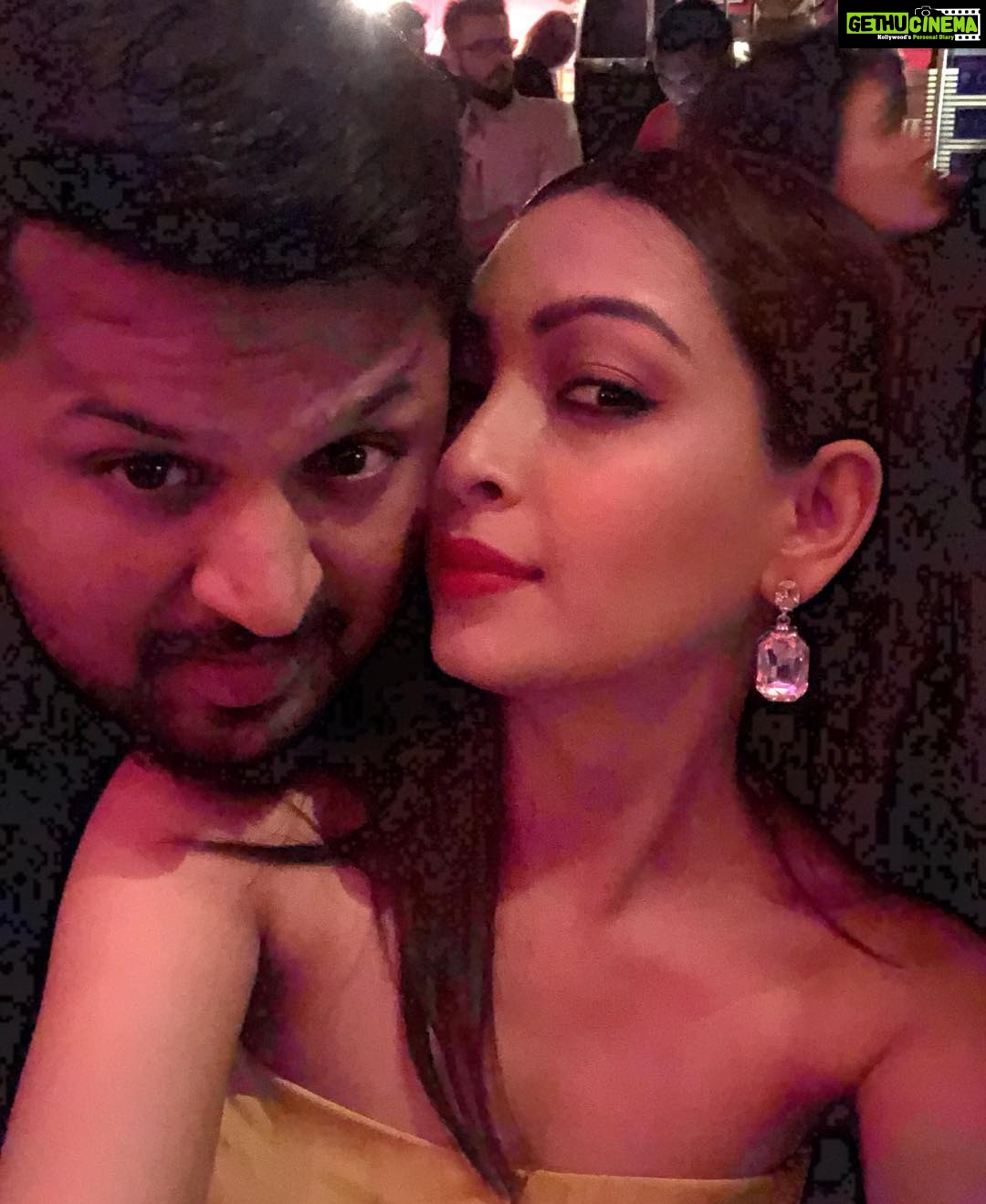 Pooja Salvi Instagram - ✨ . . . #aboutlastnight #partytime #weekendvibes #friendsforlife Mansion At Sahara Star