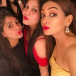 Pooja Salvi Instagram - ✨ . . . #aboutlastnight #partytime #weekendvibes #friendsforlife Mansion At Sahara Star