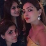 Pooja Salvi Instagram - ✨ . . . #aboutlastnight #partytime #weekendvibes #friendsforlife Mansion At Sahara Star