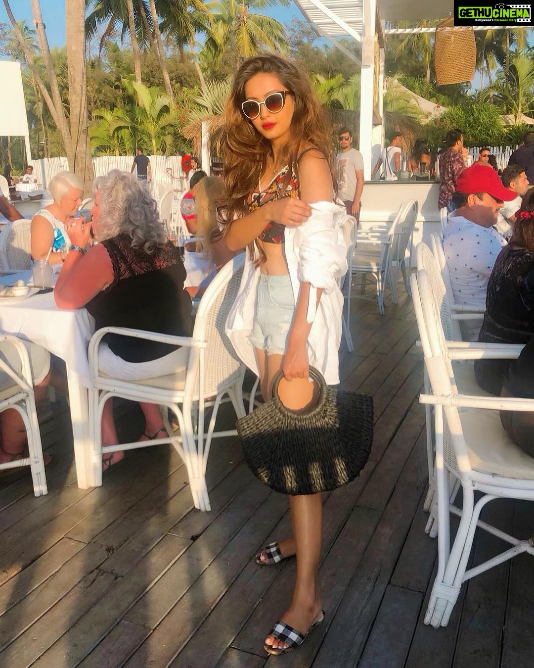 Pooja Salvi Instagram - An evening well spent💕 #goa #thalassa #lovethevibe