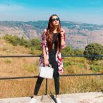Pooja Salvi Instagram - Keep your face to the sun and you will never see the shadows🌞