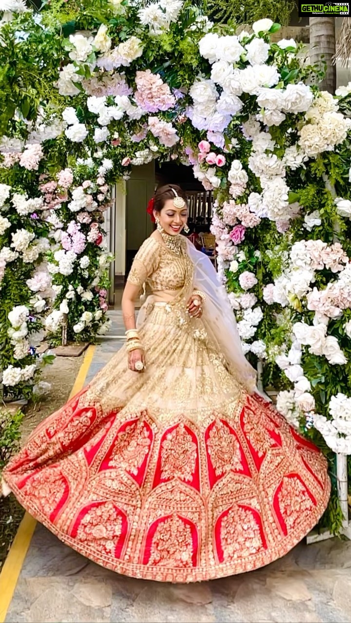 Pooja Salvi Instagram - 💃🏼 . . . . . #weddingreels #lehengatwirl