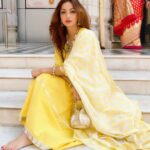 Pooja Salvi Instagram - ✨💛Love & Lights💛✨ #festivemode #happydiwali #happynewyear