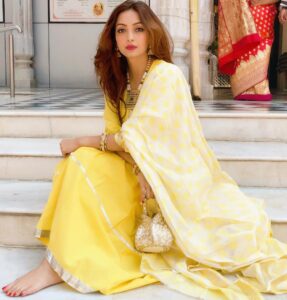 Pooja Salvi Instagram - ✨💛Love & Lights💛✨
#festivemode #happydiwali #happynewyear