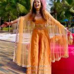 Pooja Salvi Instagram - 🧡 #weddingreels #mehendioutfit
