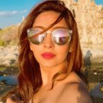 Pooja Salvi Instagram - Reflection💫🌞😎 #sunsetinmyeyes #sunshine #sunglow #takemeback