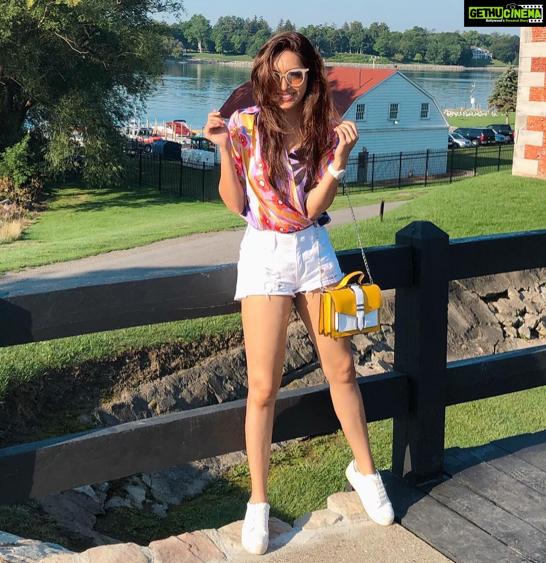 Pooja Salvi Instagram - 💛 #candid #mood #funtime