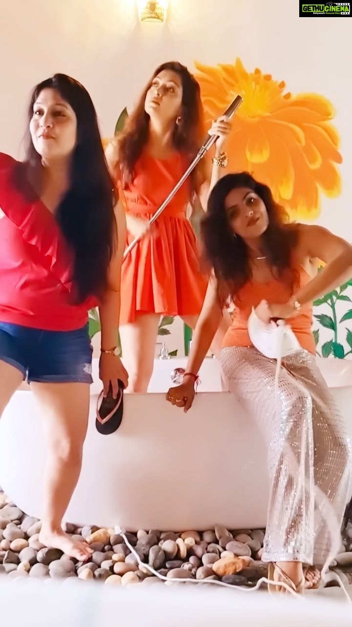 Pooja Salvi Instagram - No girls trip is complete without a bit of madness🤦🏻♀️💃🏻🤷🏻♀️