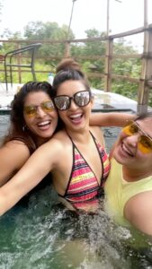 Pooja Salvi Instagram - Happy girls are the prettiest 🥰